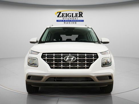 New 2026 Hyundai Venue SEL FWD image 2