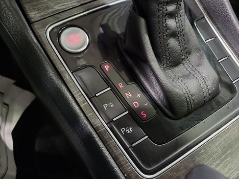 Used 2017 Volkswagen Passat 1.8T SEL Premium image 17