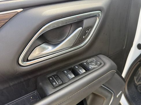 Used 2022 Chevrolet Suburban Premier AWD/4WD image 19