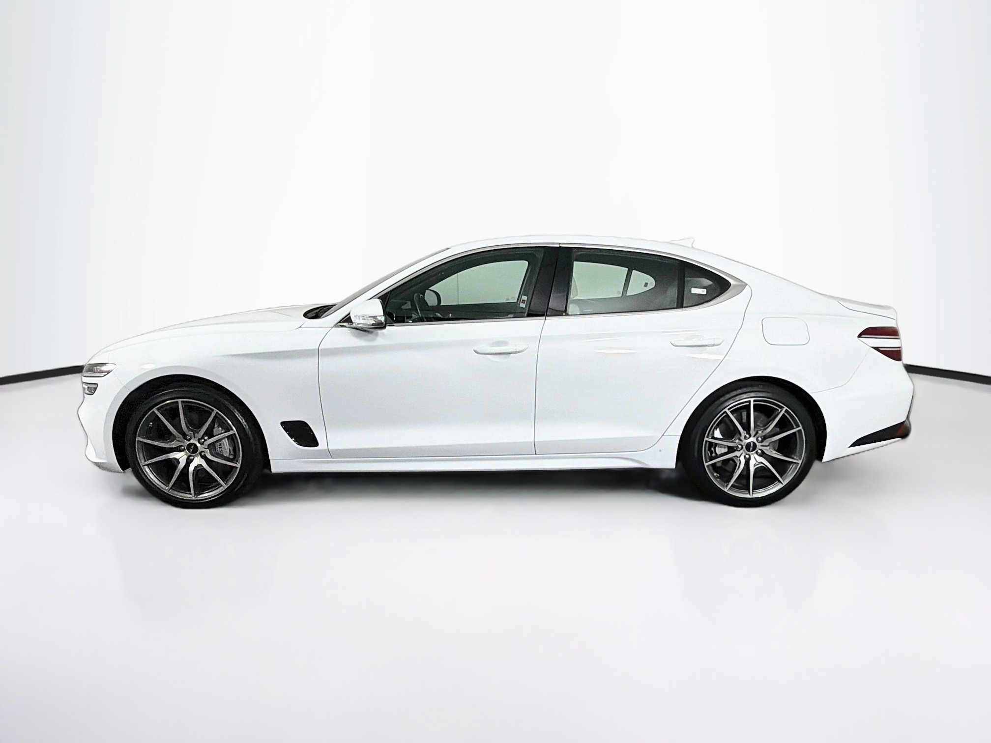 Used 2025 Genesis G70 2.5T RWD image 4