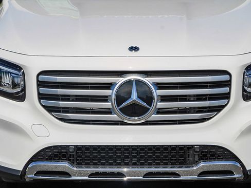 Used 2025 Mercedes-Benz GLB 250 4MATIC image 7