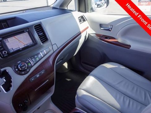 Used 2014 Toyota Sienna XLE image 23