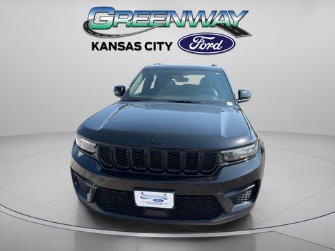 Used 2023 Jeep Grand Cherokee Altitude AWD/4WD image 2