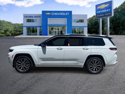 Used 2023 Jeep Grand Cherokee L Summit AWD/4WD image 3