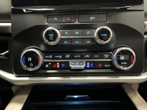 Used 2024 Ford Expedition XLT image 21