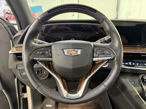 Used 2024 Cadillac Escalade ESV Premium Luxury w/ Performance Package image 17