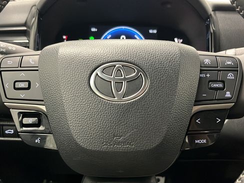 Used 2025 Toyota Camry SE w/ Convenience Package AWD/4WD image 15