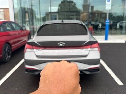 Used 2023 Hyundai Elantra SEL w/ Convenience Package FWD image 5