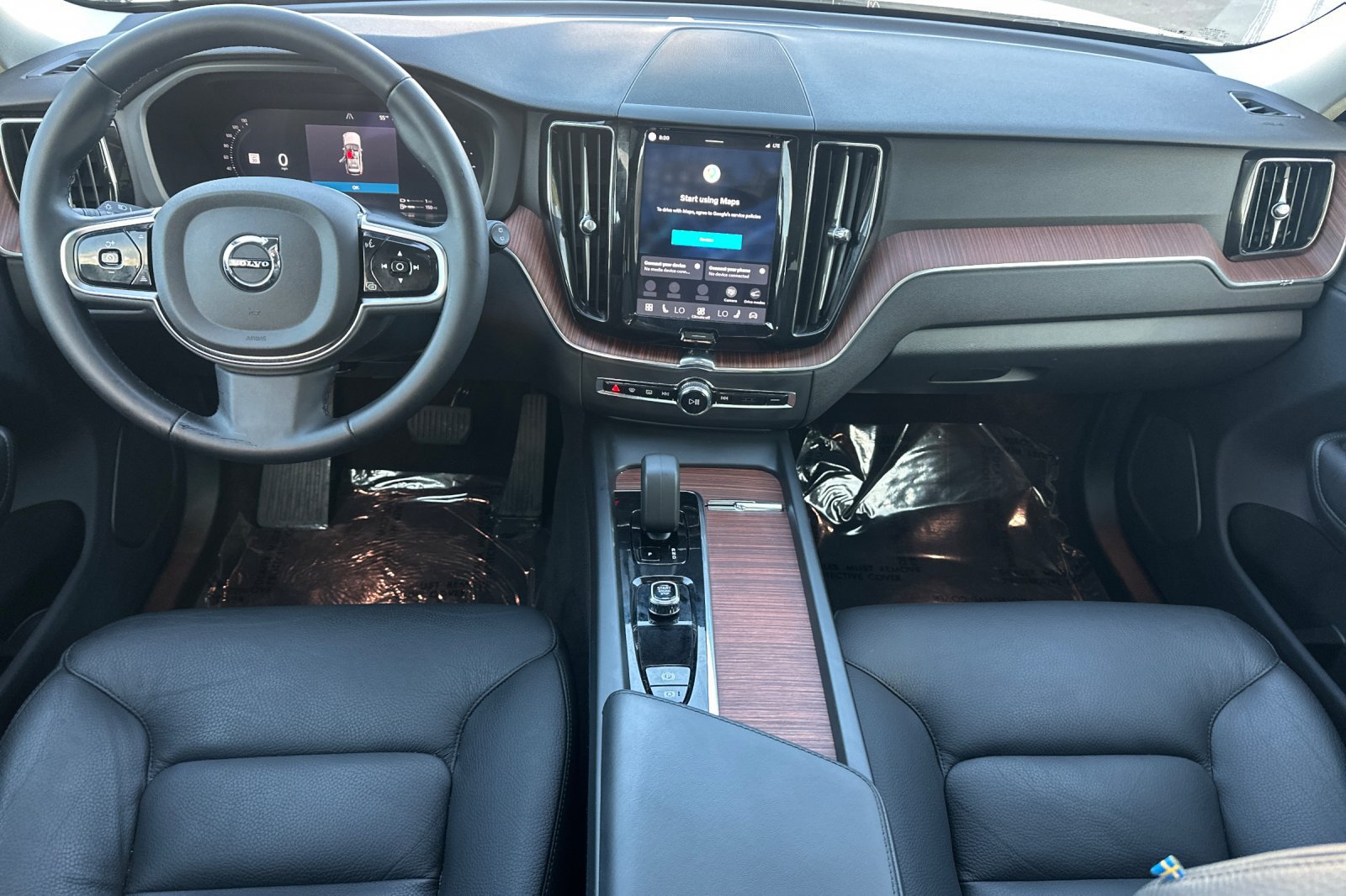 Certified 2024 Volvo XC60 T8 Plus AWD/4WD image 3