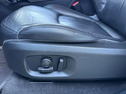 Used 2019 Land Rover Range Rover Evoque SE image 14