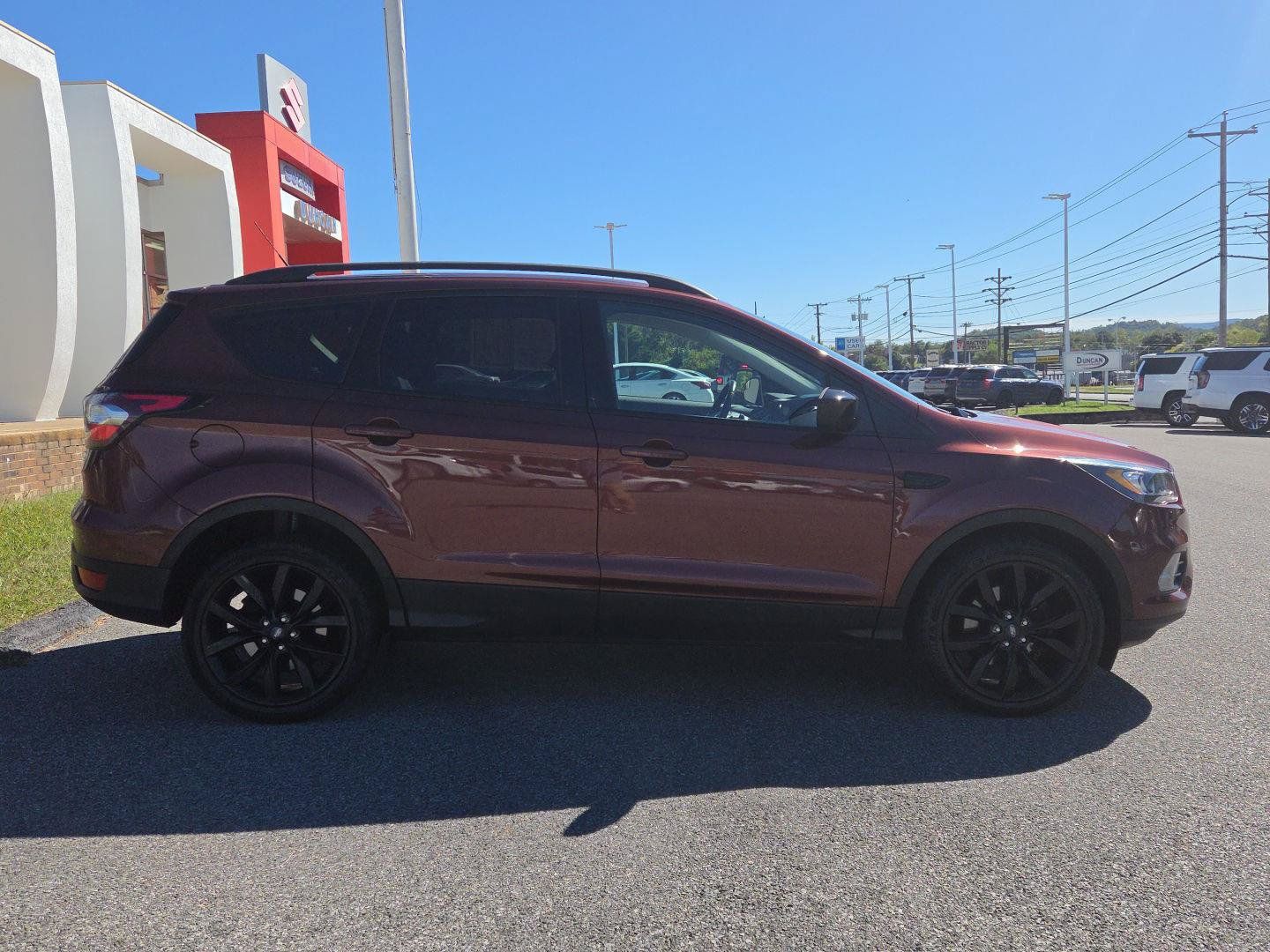 Used 2018 Ford Escape SE w/ SE Sport Appearance Package AWD/4WD image 2