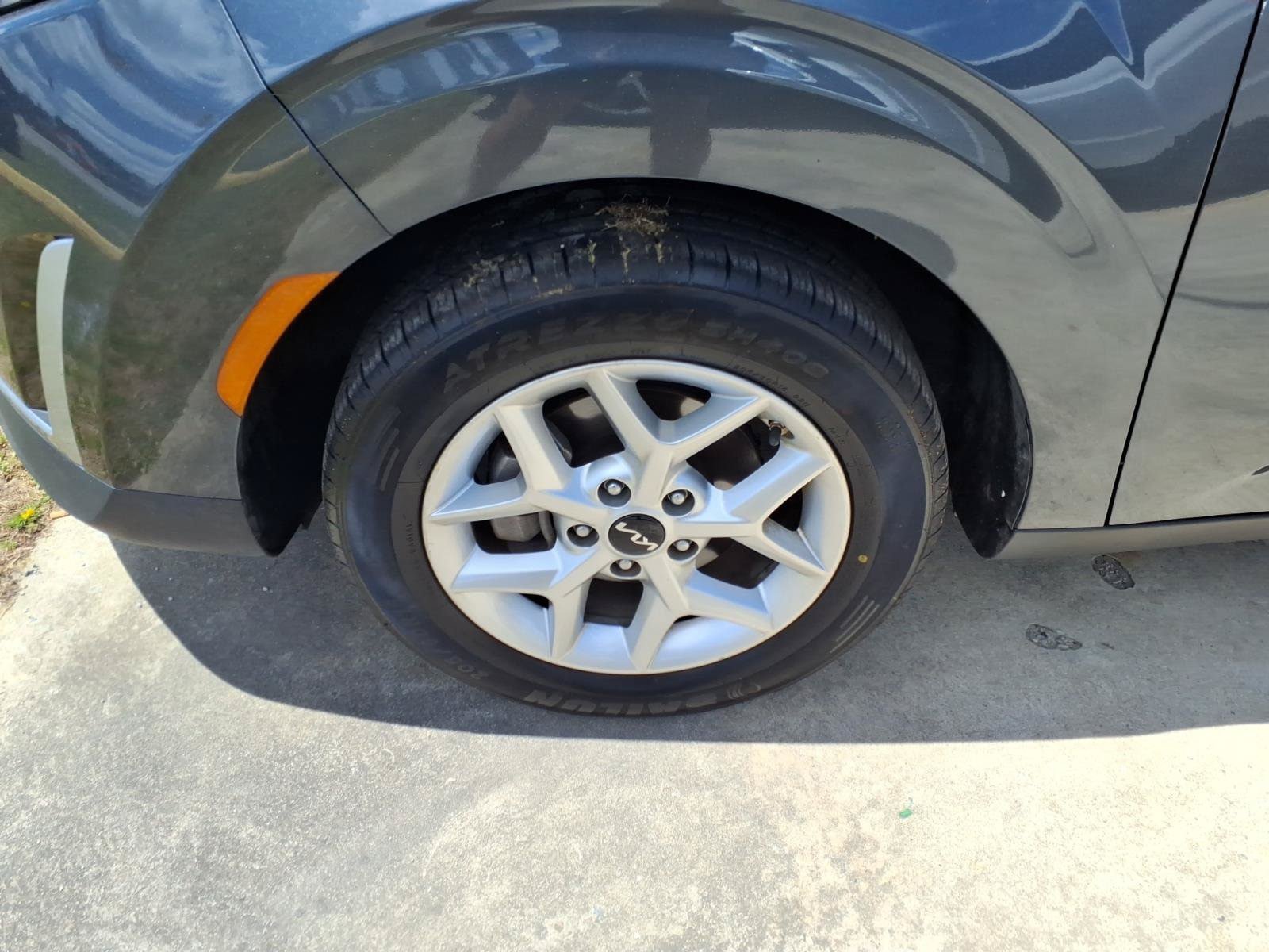 Used 2024 Kia Soul LX w/ LX Technology Package FWD image 6
