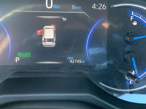 Used 2025 Toyota RAV4 XLE AWD/4WD image 30