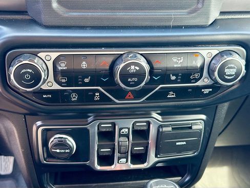 Used 2023 Jeep Gladiator Willys image 16