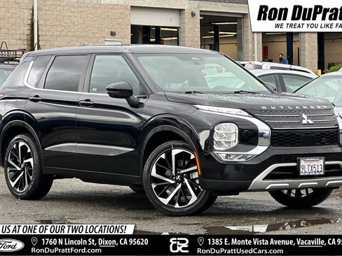 Used 2024 Mitsubishi Outlander SE image 1