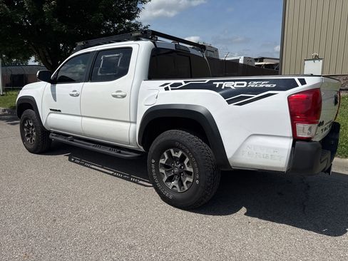 Used 2017 Toyota Tacoma TRD Off-Road w/ Tow Package (A/T) AWD/4WD image 7