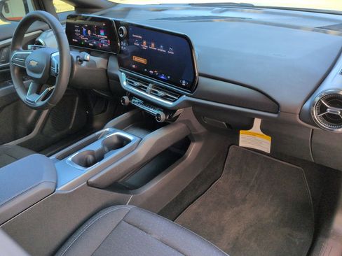 Used 2025 Chevrolet Equinox EV LT image 25