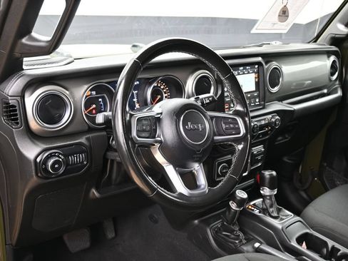 Used 2022 Jeep Wrangler Unlimited Sahara AWD/4WD image 19