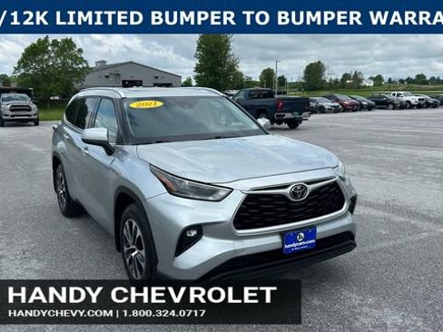 Used 2021 Toyota Highlander XLE AWD/4WD image 1