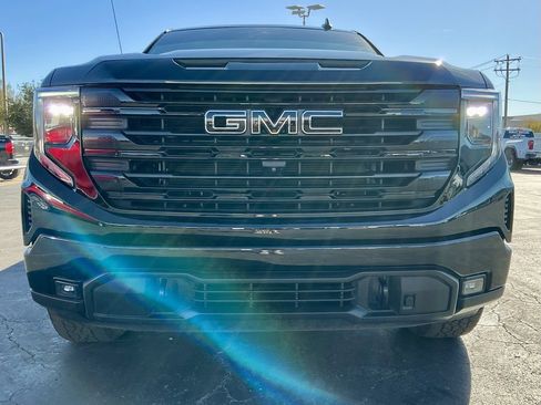 Used 2022 GMC Sierra 1500 Elevation w/ Elevation Premium Package image 12