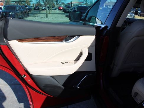 Used 2020 Maserati Levante S GranLusso image 27