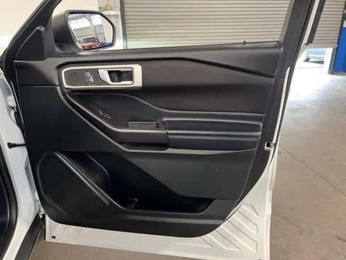 Used 2020 Ford Explorer XLT image 12