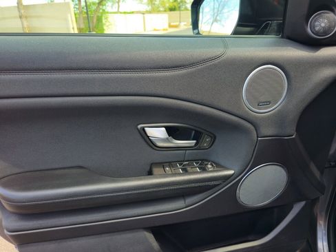 Used 2017 Land Rover Range Rover Evoque SE image 13