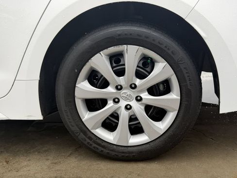 Used 2024 Toyota Corolla LE FWD image 12