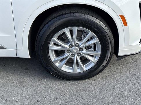 New 2025 Cadillac XT6 Luxury image 7