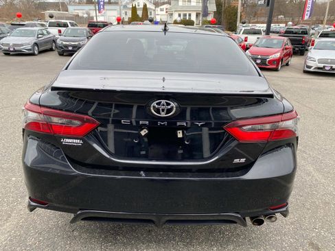 Used 2023 Toyota Camry SE image 4