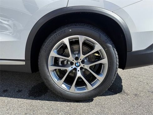 New 2026 BMW X5 xDrive40i w/ Premium Package image 18