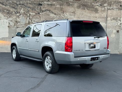 Used 2014 GMC Yukon XL SLT w/ SLT-2 Equipment Package AWD/4WD image 6