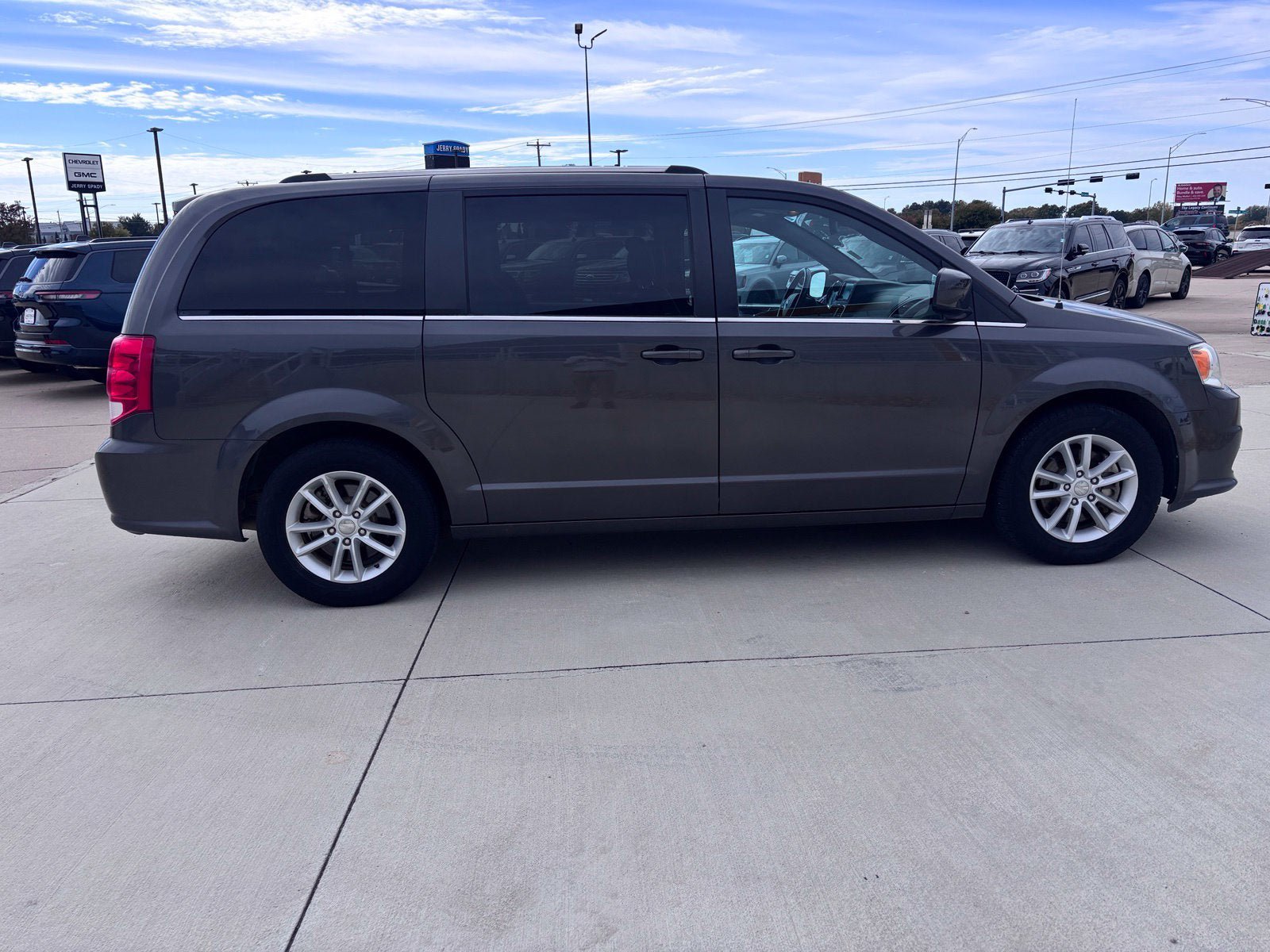 Used 2019 Dodge Grand Caravan SXT FWD image 7