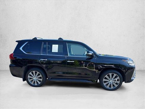 Used 2017 Lexus LX 570 4WD w/ Luxury Package image 4