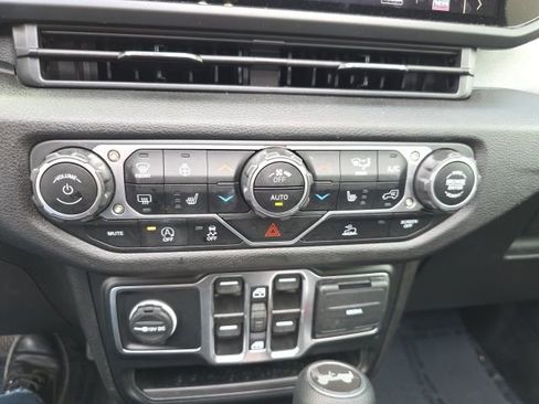 Used 2024 Jeep Wrangler Unlimited Sport AWD/4WD image 27