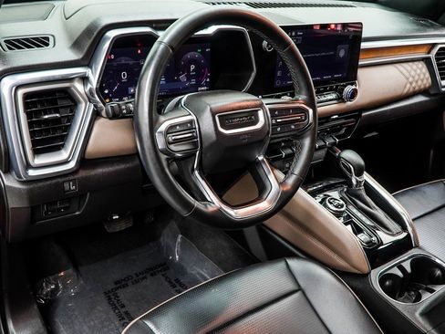 Used 2024 GMC Canyon Denali image 15