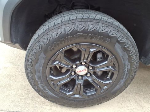 Used 2024 GMC Canyon Elevation RWD image 9