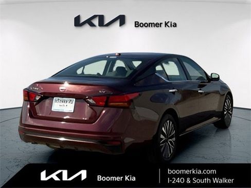 Used 2024 Nissan Altima 2.5 SV image 5