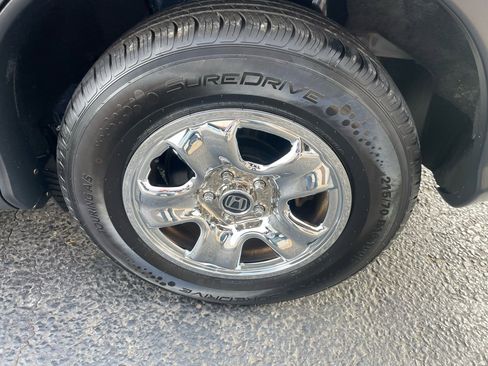 Used 2015 Honda CR-V LX image 16