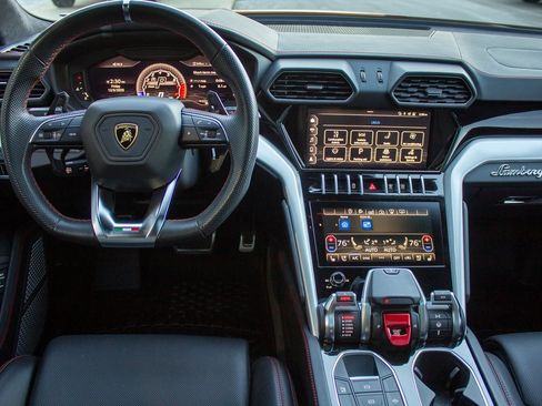 Used 2020 Lamborghini Urus image 13