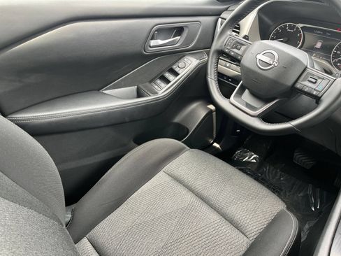 Used 2025 Nissan Rogue SV AWD/4WD image 39