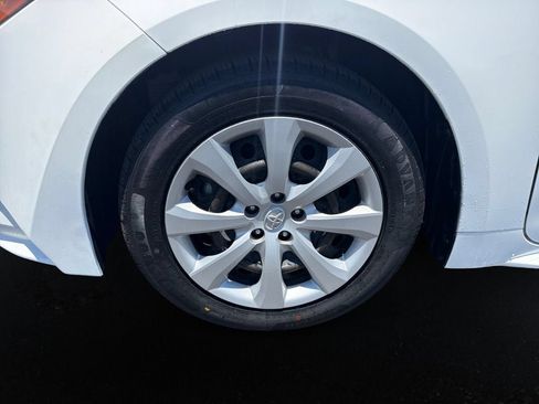 Used 2024 Toyota Corolla LE FWD image 9