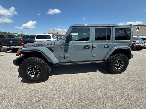 Used 2025 Jeep Wrangler Unlimited Rubicon AWD/4WD image 2