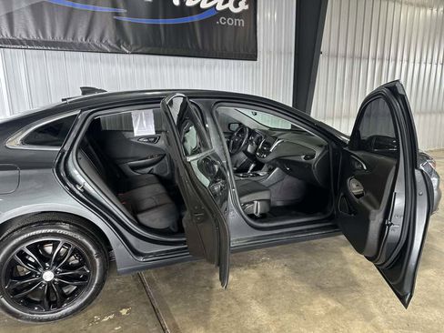 Used 2017 Chevrolet Malibu LT image 29