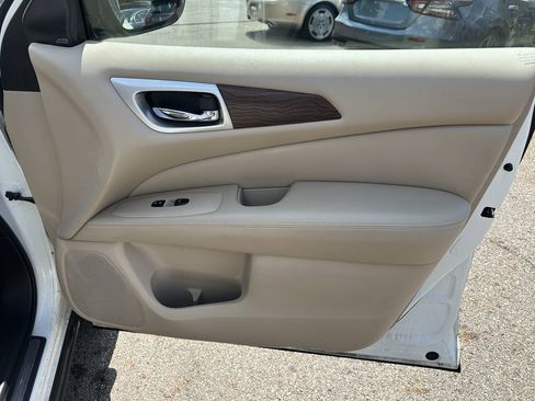 Used 2018 Nissan Pathfinder Platinum AWD/4WD image 24