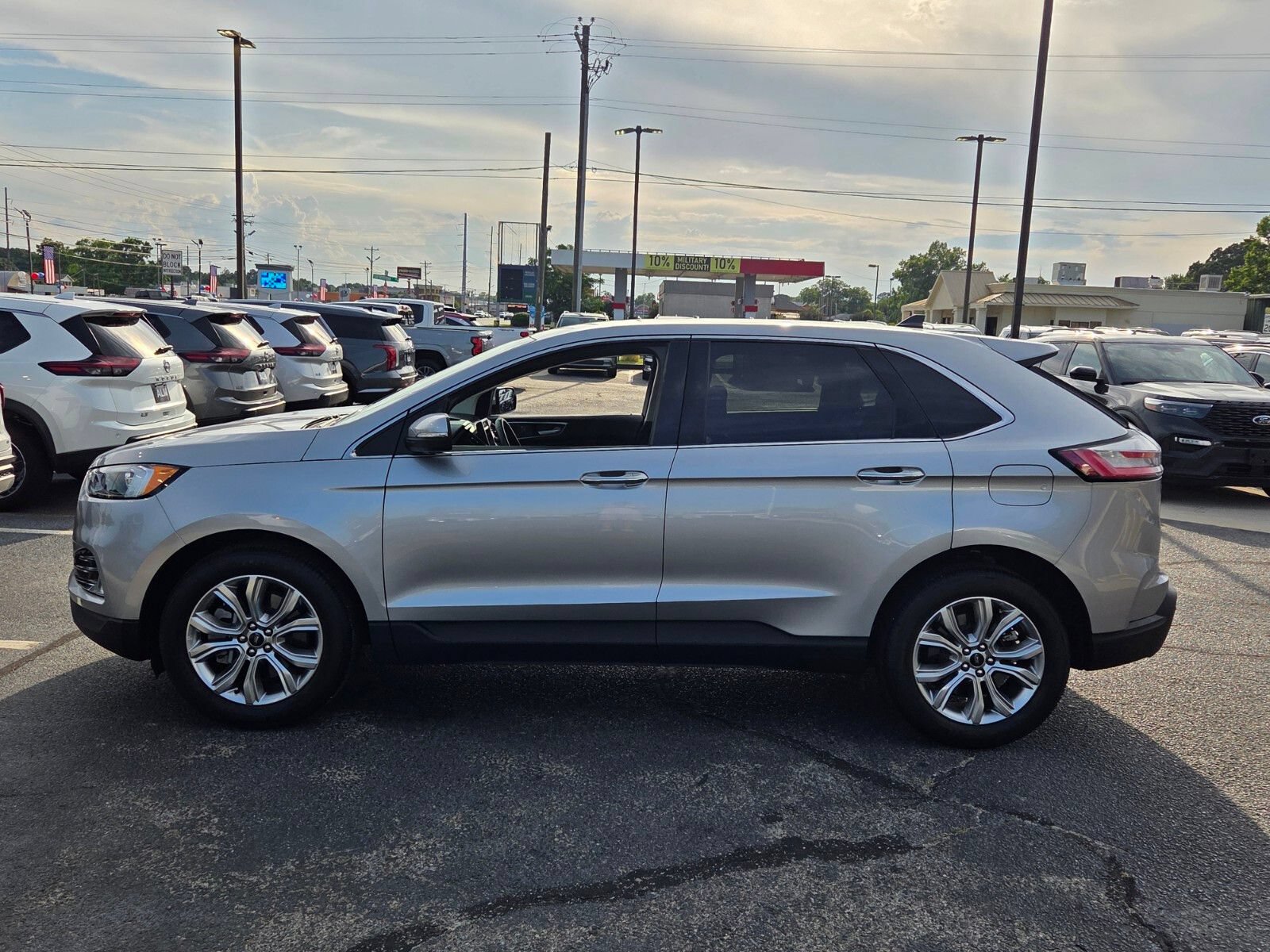 Used 2024 Ford Edge Titanium AWD/4WD image 4