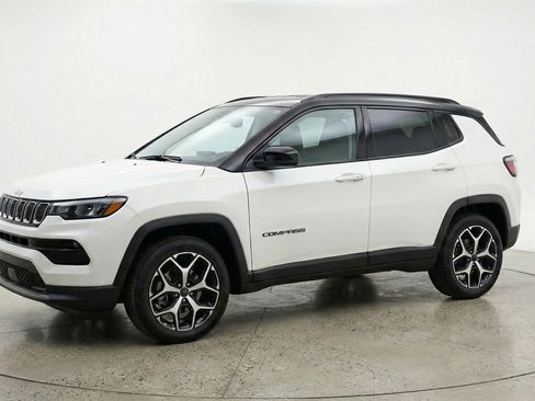 Used 2025 Jeep Compass Limited AWD/4WD image 3