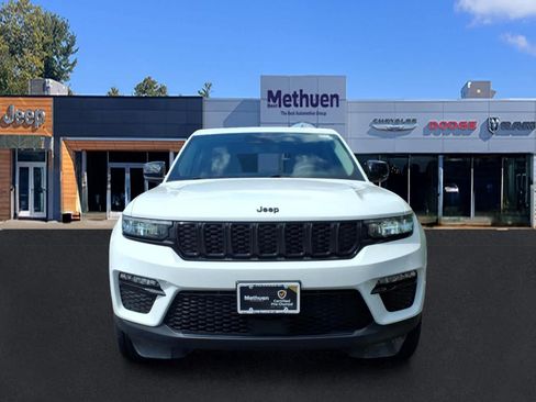 Used 2023 Jeep Grand Cherokee Limited w/ Black Appearance Package AWD/4WD image 8