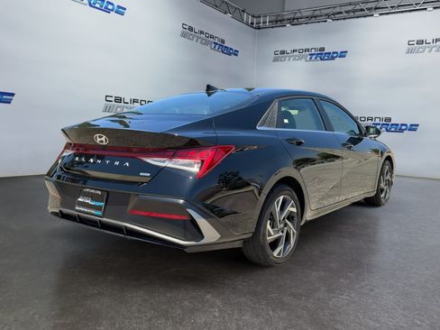 Used 2025 Hyundai Elantra Limited FWD image 5