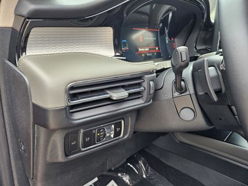 New 2026 Lincoln Corsair Premiere image 11